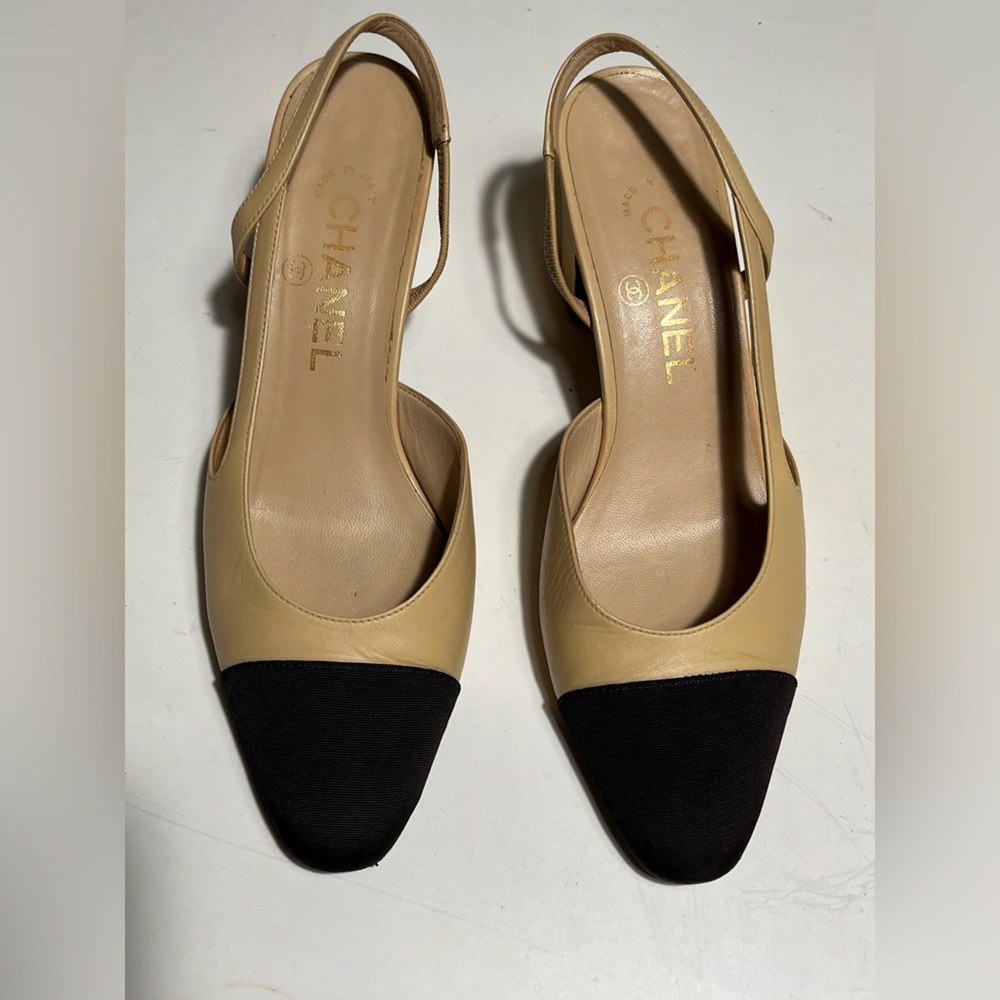 CHANEL Two-Tone Beige and Black Heels